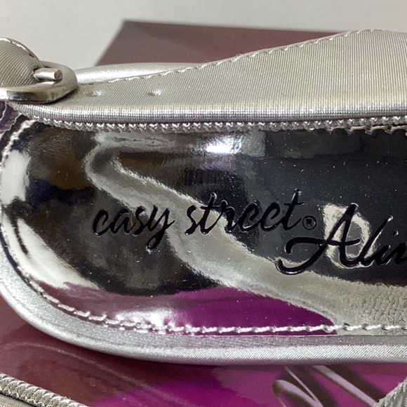 Easy Street® Sayo Pumps - Picture 12 of 12